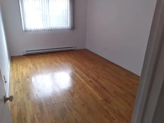 SAINT LEONARD – TRES TRES  GRAND 4 ½ HAUT TRIPLEX - PARC - Photo 6