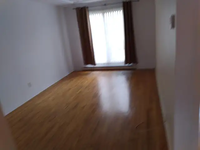 SAINT LEONARD – TRES TRES  GRAND 4 ½ HAUT TRIPLEX - PARC - Photo 7