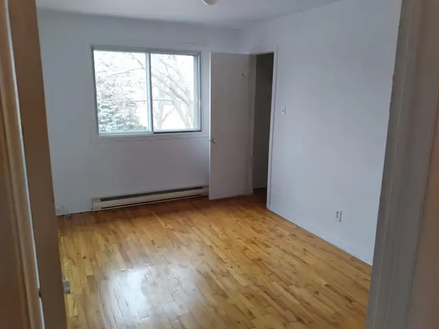 SAINT LEONARD – TRES TRES  GRAND 4 ½ HAUT TRIPLEX - PARC - Photo 9