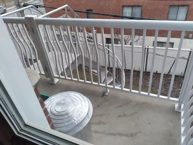 SAINT LEONARD – TRES TRES  GRAND 4 ½ HAUT TRIPLEX - PARC - Photo 10