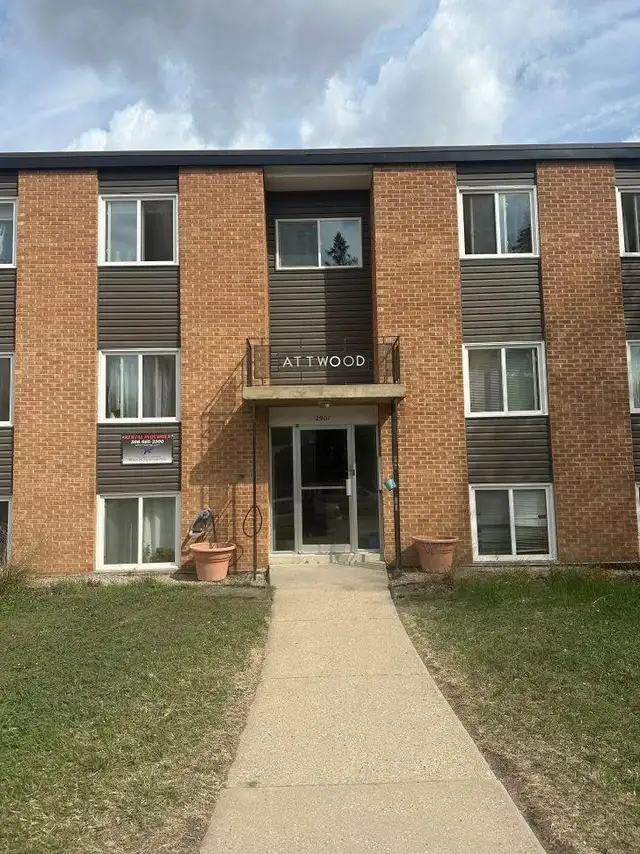 1 Bedroom Suite Near 8th Street