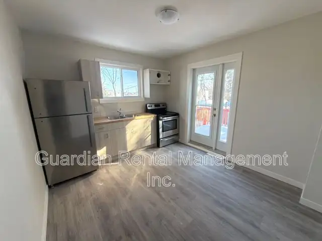 Main Level 1 Bed, 1 Bath Unit - 1 Nugent St. - $1800/month - Photo 2