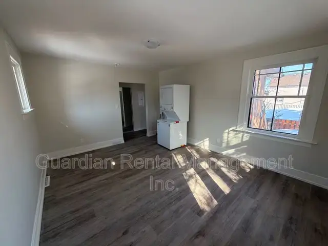 Main Level 1 Bed, 1 Bath Unit - 1 Nugent St. - $1800/month - Photo 3