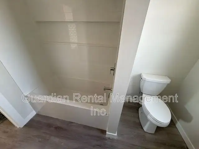 Main Level 1 Bed, 1 Bath Unit - 1 Nugent St. - $1800/month - Photo 7