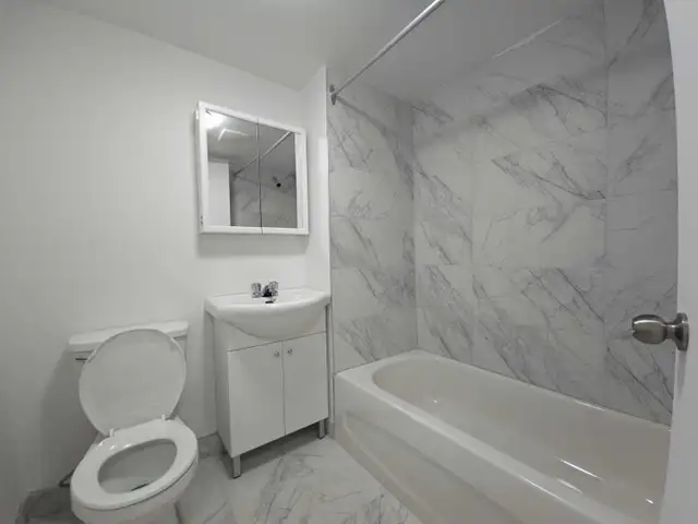 APPARTEMENT 4 1/2 À MONTRÉAL - RÉNOVÉ, CHAUFFÉ - Photo 9