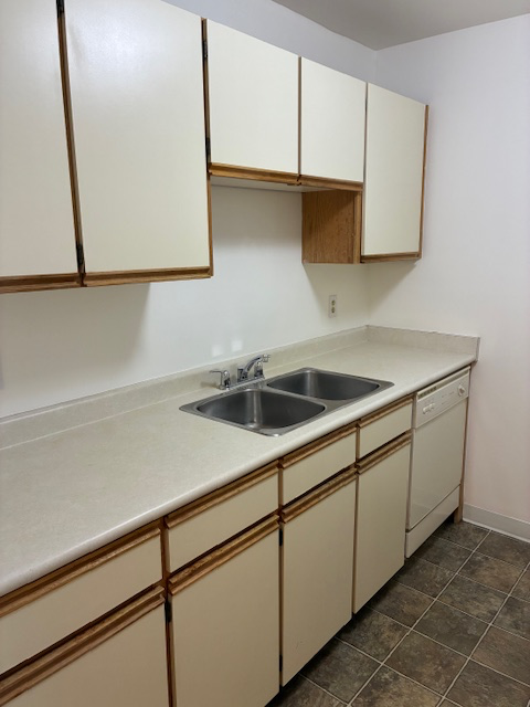 Upper Fernwood /Rockland area 2bed. 1 bath   1200Sq. ft - Photo 2