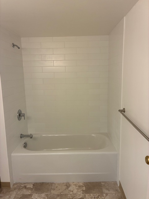 Upper Fernwood /Rockland area 2bed. 1 bath   1200Sq. ft - Photo 4