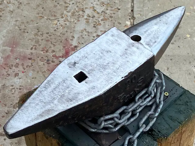 Blacksmith Anvil with Stand. Excellent Shape. 45lbs. - Photo 5