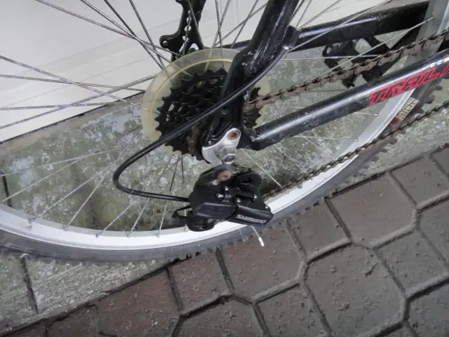 vélo  26 po les pneus presque neuf - Photo 6