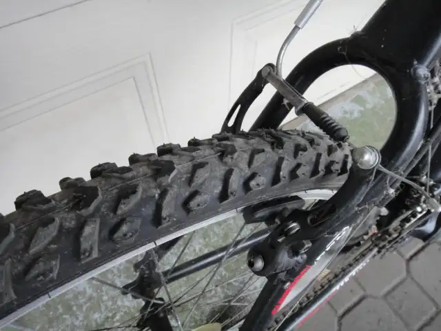 vélo  26 po les pneus presque neuf - Photo 7