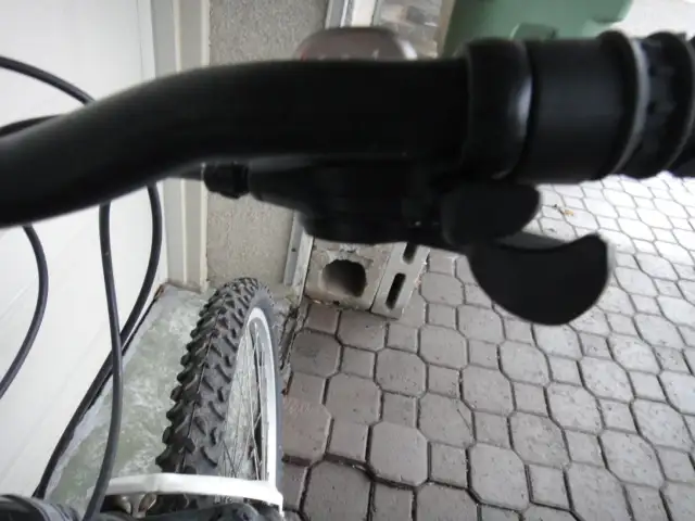 vélo  26 po les pneus presque neuf - Photo 10