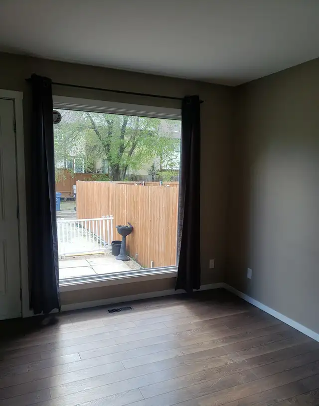 3 Bedroom Townhouse in South Osborne - Photo 3