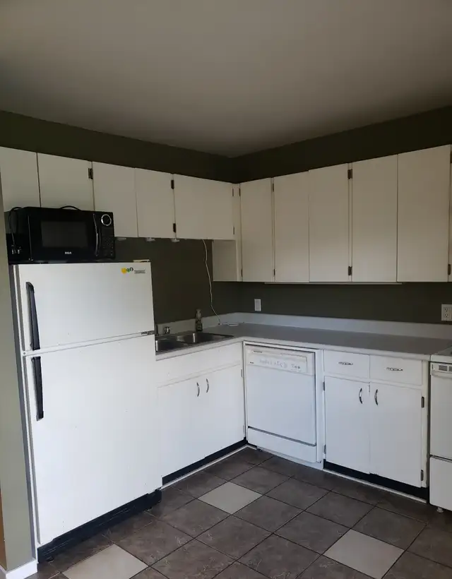 3 Bedroom Townhouse in South Osborne - Photo 13