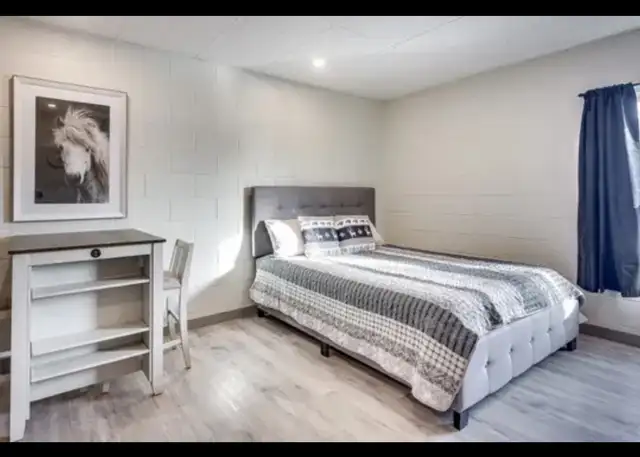 Bachelor Apartment Rocky Mountain House - Photo 2