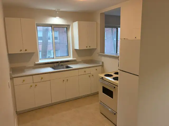Spacious 2 Bed May 1st $1,495 Free heat & water