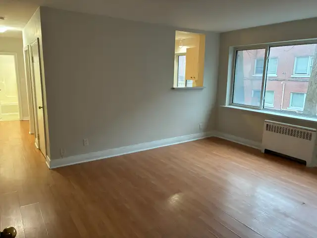 Spacious 2 Bed May 1st $1,495 Free heat & water - Photo 2