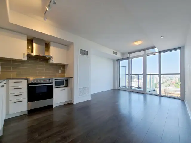 FOR LEASE - Large STUDIO Unit - Yonge/Eglinton - 125 Redpath