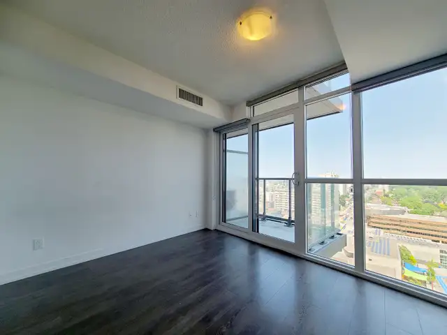 FOR LEASE - Large STUDIO Unit - Yonge/Eglinton - 125 Redpath - Photo 2