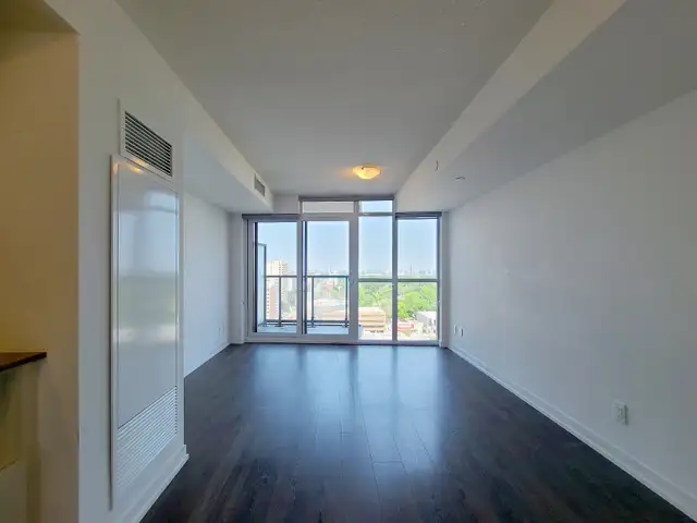 FOR LEASE - Large STUDIO Unit - Yonge/Eglinton - 125 Redpath - Photo 3