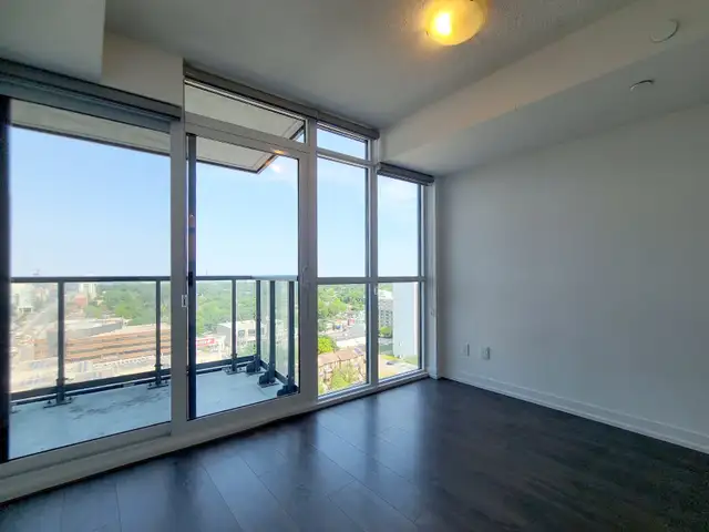 FOR LEASE - Large STUDIO Unit - Yonge/Eglinton - 125 Redpath - Photo 5