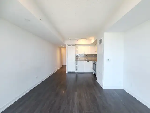 FOR LEASE - Large STUDIO Unit - Yonge/Eglinton - 125 Redpath - Photo 6