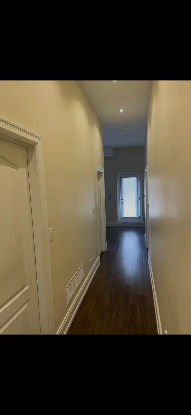 female students or young professionals - Photo 6