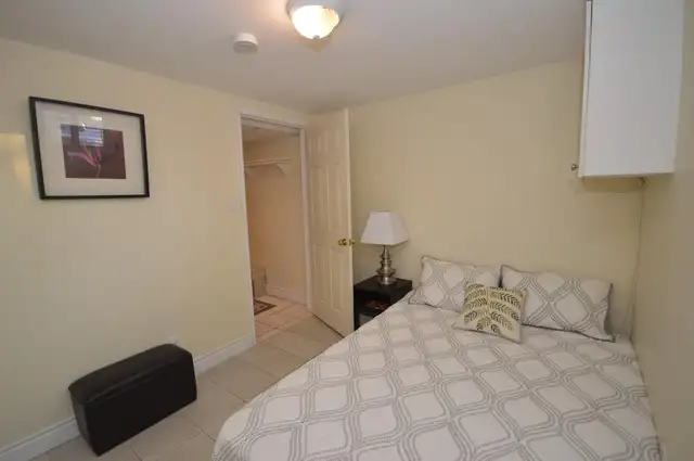 1 Bedroom Studio Basement Apt/Utilities Included/Sheppard Subway - Photo 4