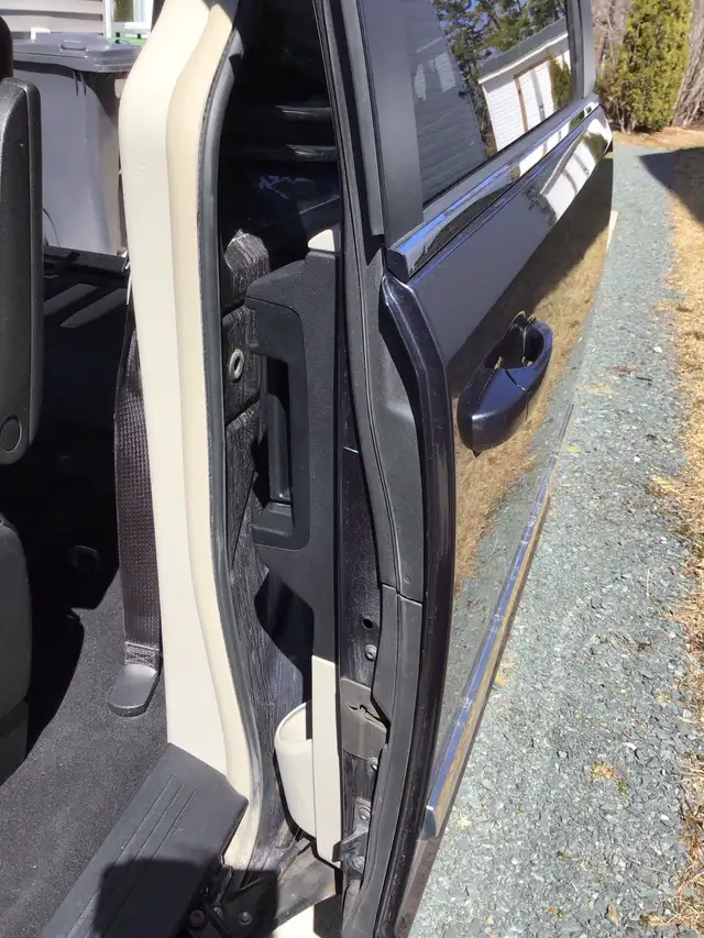 2014 Dodge Town & Country Caravan - Photo 3