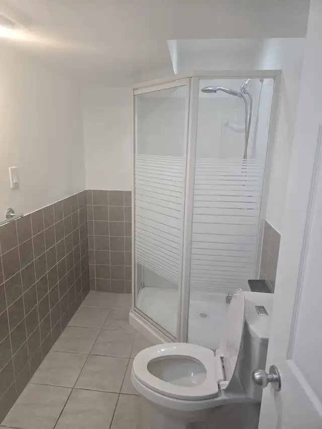 Beautiful 1 Bedroom Basement Apartment – Richmond Hill - Photo 4