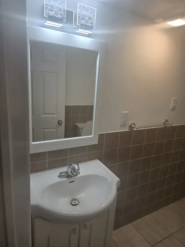 Beautiful 1 Bedroom Basement Apartment – Richmond Hill - Photo 5