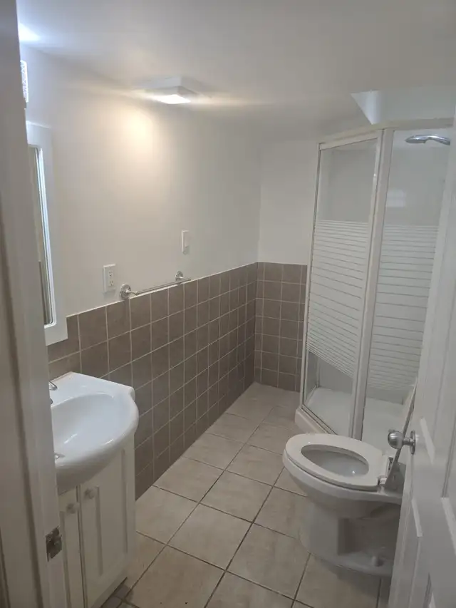 Beautiful 1 Bedroom Basement Apartment – Richmond Hill - Photo 6