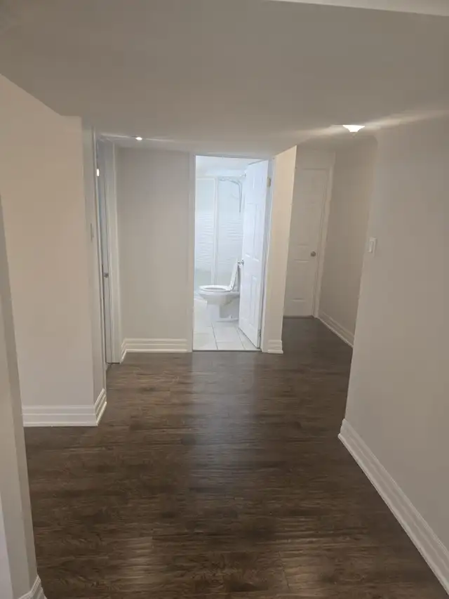 Beautiful 1 Bedroom Basement Apartment – Richmond Hill - Photo 9