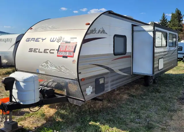 2013 Cherokee Greywolf 28BH for sale - Photo 2