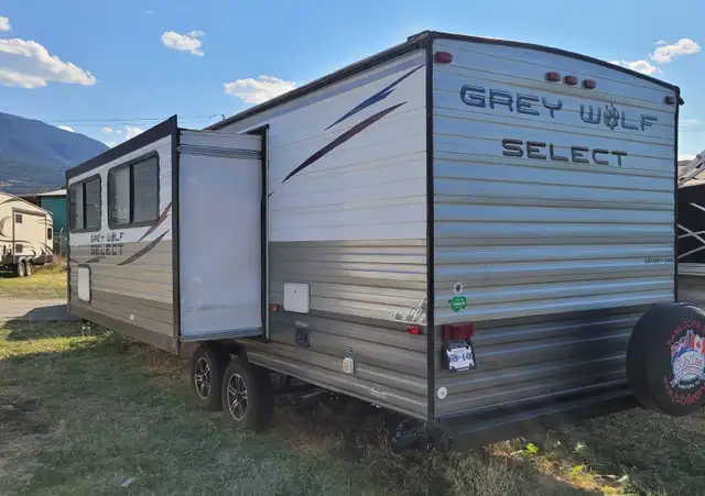 2013 Cherokee Greywolf 28BH for sale - Photo 3