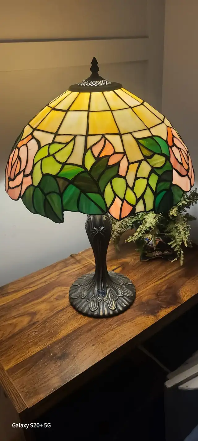 Tiffany Lamp, Stained Glass Lamp, GREAT DEAL! Like New.