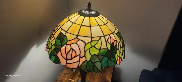 Tiffany Lamp, Stained Glass Lamp, GREAT DEAL! Like New. - Photo 4