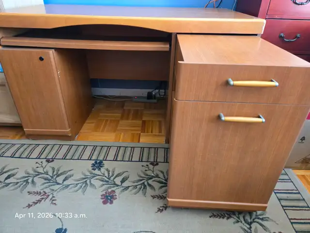 Office Desk - Photo 2