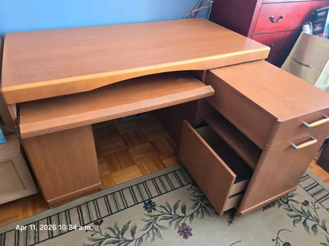 Office Desk - Photo 3