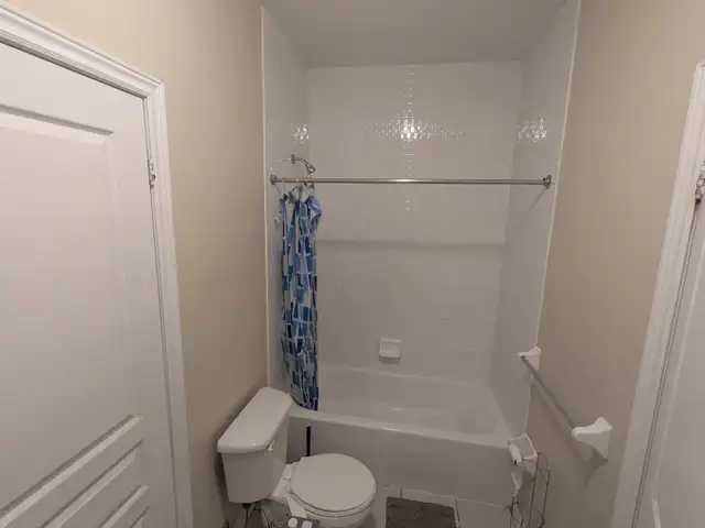 Private Room Semi Private Washroom FREE UTILITIES - Photo 4