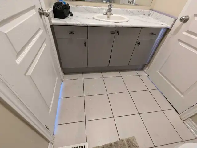 Private Room Semi Private Washroom FREE UTILITIES - Photo 8