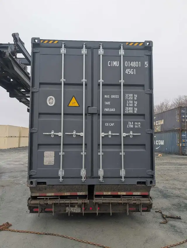 20' and 40' Sea Containers for sale on PEI - Photo 5
