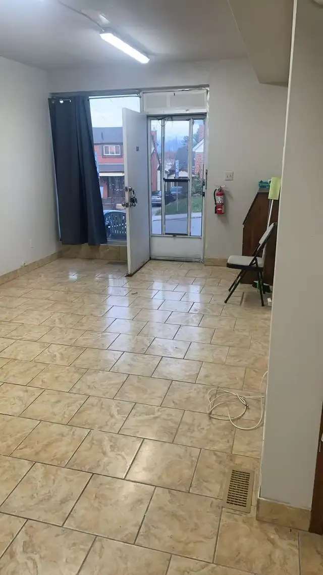 Hamilton East Bachelor $995.00 Inclusive call/text 289-700-8432 - Photo 2