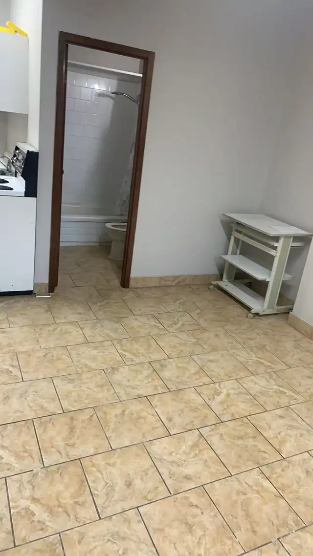 Hamilton East Bachelor $995.00 Inclusive call/text 289-700-8432 - Photo 6