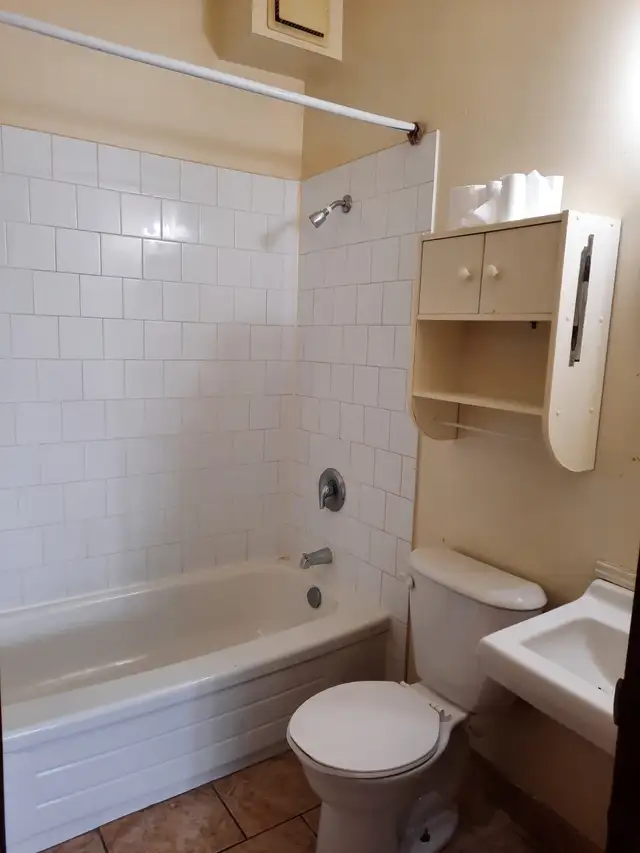 Hamilton East Bachelor $995.00 Inclusive call/text 289-700-8432 - Photo 7