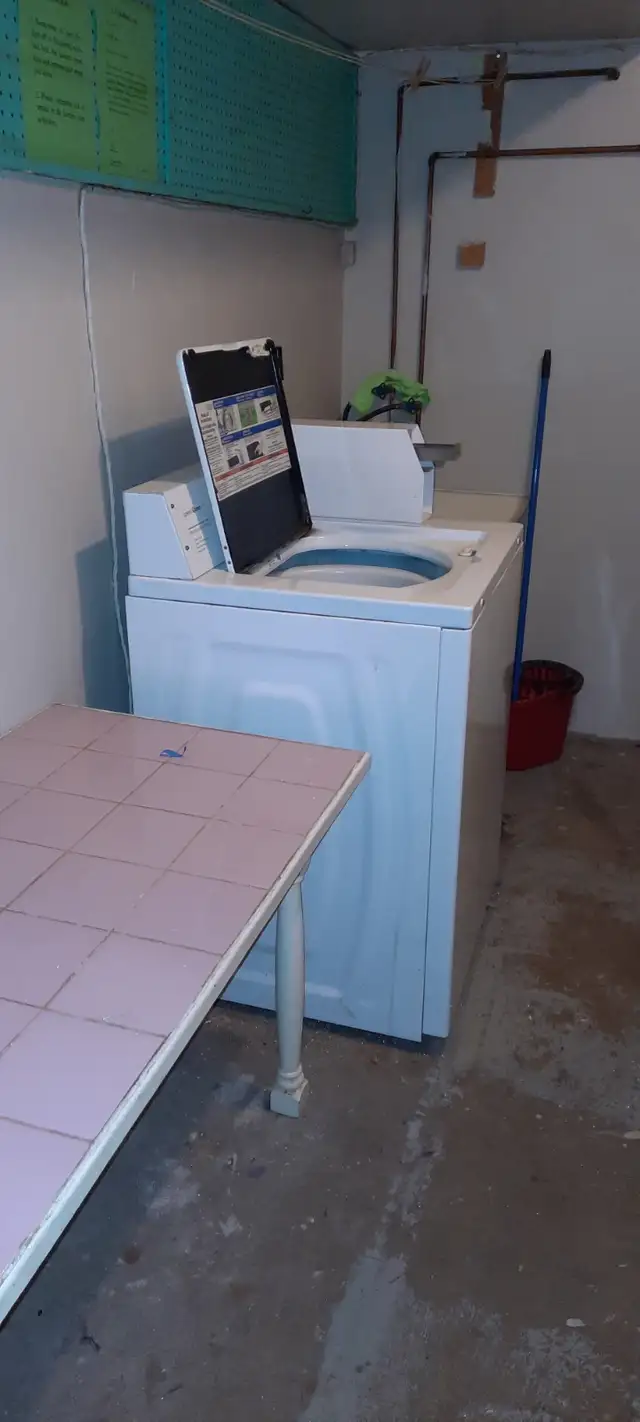 Hamilton East Bachelor $995.00 Inclusive call/text 289-700-8432 - Photo 9