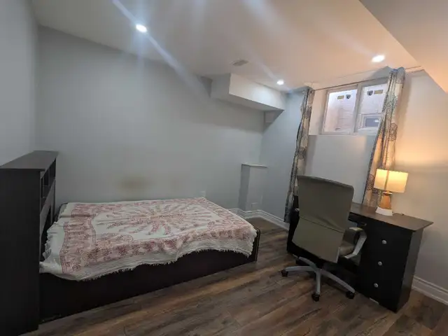 Furnished LUXURY Apartment FREE UTILITIES - Photo 3