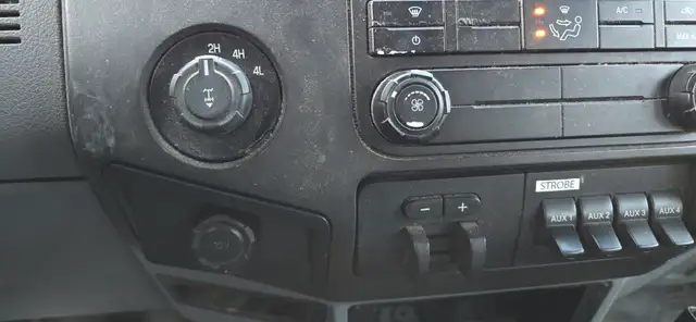 2012 Ford Super Duty F-250 SRW 4x4 - 4 Door - 8FT Box - Tow Pack - Photo 18