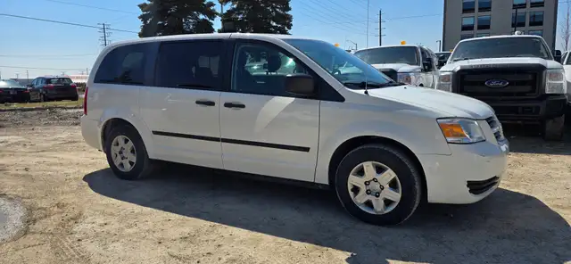 2009 Dodge Grand Caravan SE Passenger van Stow N' Go - runs like - Photo 3