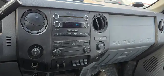 2012 Ford Super Duty F-250 SRW 4x4 - 4 Door - 8FT Box - Tow pack - Photo 17
