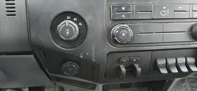 2012 Ford Super Duty F-250 SRW 4x4 - 4 Door - 8FT Box - Tow pack - Photo 18